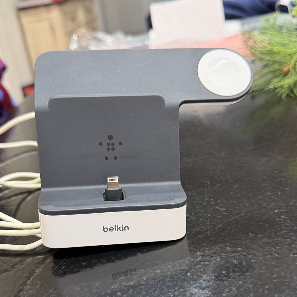 Belkin Dual-Tone Charging Station